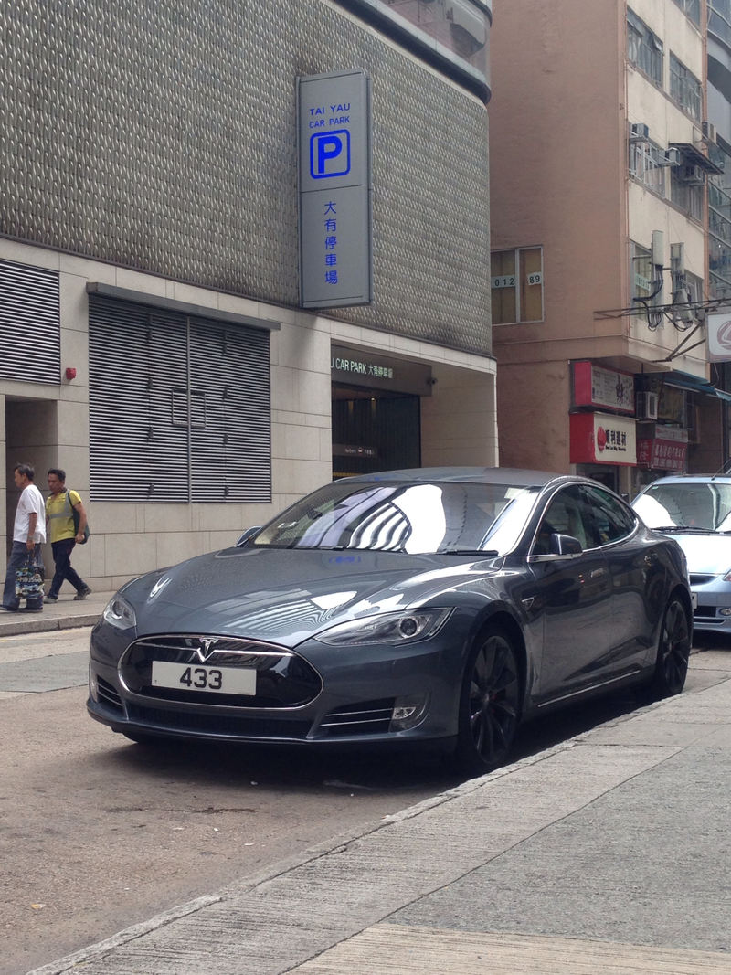 Illustration for article titled I Saw Two Tesla Model S-es!